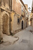 Studio Dione 130 by Wonderful Italy