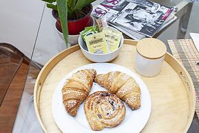 Elegant Studio in the City Center by Wonderful Italy