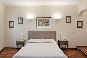Elegant Studio in the City Center by Wonderful Italy