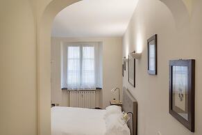 Elegant Studio in the City Center by Wonderful Italy