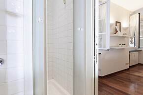 Elegant Studio in the City Center by Wonderful Italy