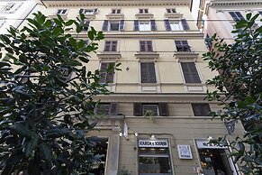 Elegant Studio in the City Center by Wonderful Italy