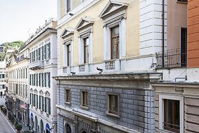 Elegant Studio in the City Center by Wonderful Italy
