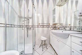 Classic Marconi Apartment by Wonderful Italy