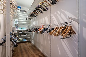 Massarenti 406 Elegant Apartment by Wonderful Italy