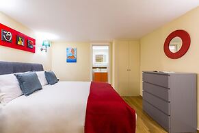 Apartment in the Heart of Nightlife by Wonderful Italy