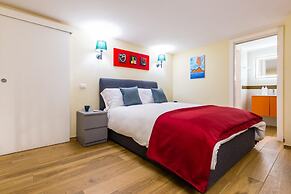 Apartment in the Heart of Nightlife by Wonderful Italy