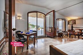 Stunning Sea View Apartment With Terrace in Camogli by Wonderful Italy