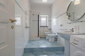 Gli Iris - Appartamento con 2 Camere da Letto by Wonderful Italy