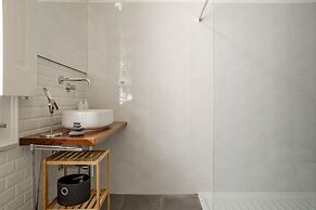 Cavour Apartment With Balcony by Wonderful Italy