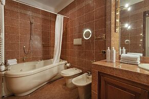 La Finestra sul Cortile di Via Roma by Wonderful Italy