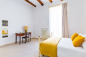 Apartment With Balcony in Palazzo Diaz by Wonderful Italy