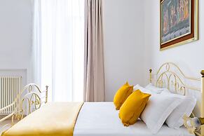 Apartment With Balcony in Palazzo Diaz by Wonderful Italy