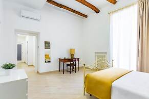 Apartment With Balcony in Palazzo Diaz by Wonderful Italy