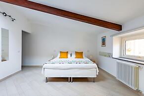 Apartment With Balcony in Palazzo Diaz by Wonderful Italy