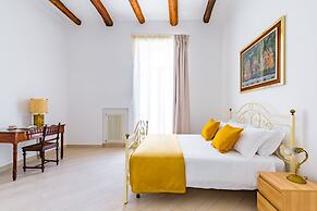 Apartment With Balcony in Palazzo Diaz by Wonderful Italy