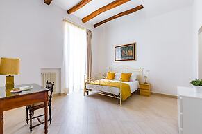 Apartment With Balcony in Palazzo Diaz by Wonderful Italy