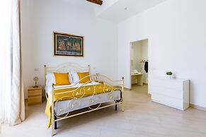 Apartment With Balcony in Palazzo Diaz by Wonderful Italy