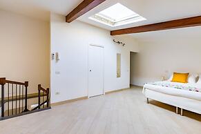 Apartment With Balcony in Palazzo Diaz by Wonderful Italy