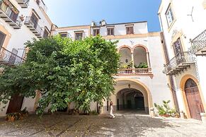 Casa Degli Affreschi a Palazzo Lungarini by Wonderful Italy