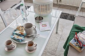 Deluxe Apartment - Grey by Wonderful Italy