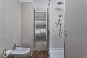 Deluxe Apartment - Grey by Wonderful Italy