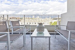 Deluxe Apartment - Grey by Wonderful Italy