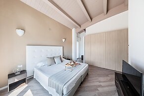 Residenza Miralago With Pool - Penthouse With Lake View