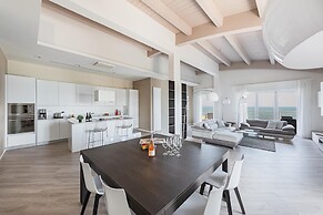 Residenza Miralago With Pool - Penthouse With Lake View