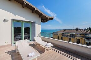 Residenza Miralago With Pool - Penthouse With Lake View