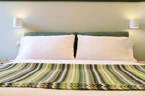 Vittorio Emanuele Modern Apartment IV by Wonderful Italy