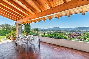 Villa Vittoria con Vista Lago e Piscina by Wonderful Italy