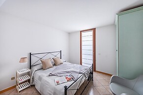 Villa Vittoria con Vista Lago e Piscina by Wonderful Italy