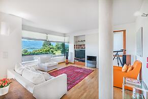 Villa Vittoria con Vista Lago e Piscina by Wonderful Italy