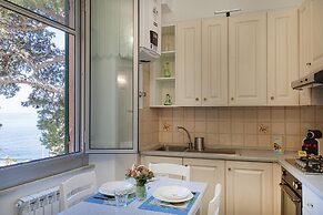 Quinto Seaview Apartment by Wonderful Italy