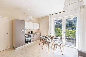 Residenza Miralago With Pool - One-bedroom Apartment With City View