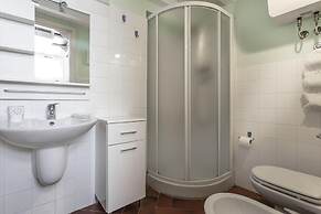 Salomone Apartment 13 With Terrace by Wonderful Italy