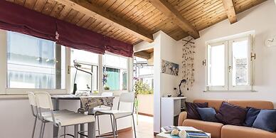 Salomone Apartment 13 With Terrace by Wonderful Italy