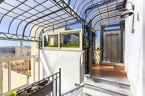 Salomone Apartment 13 With Terrace by Wonderful Italy