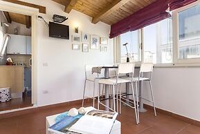 Salomone Apartment 13 With Terrace by Wonderful Italy