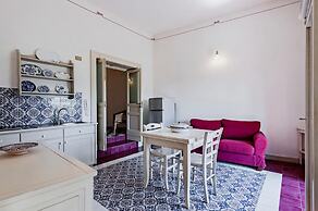 Gli Iris Apartments - Casa Fucsia by Wonderful Italy