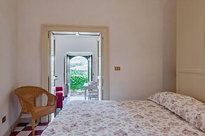 Gli Iris Apartments - Casa Fucsia by Wonderful Italy