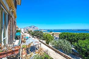 Amazing Sea View in Historic Building in Downtown