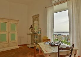 Amazing Sea View in Historic Building in Downtown