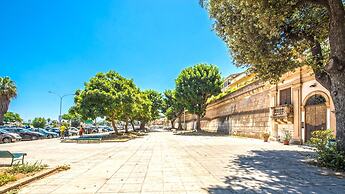 Amazing Sea View in Historic Building in Downtown