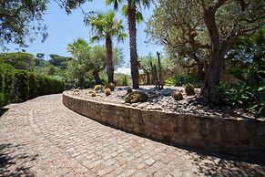 Relax at the Swimming Pool by Wonderful Italy