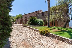 Relax at the Swimming Pool by Wonderful Italy