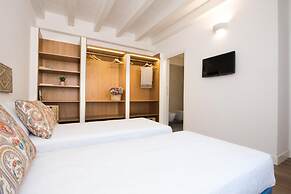 Le Niche Holiday Home With Balcony