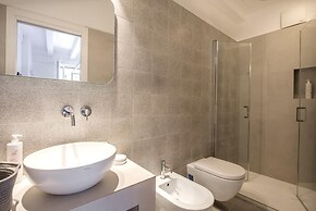 Le Niche Holiday Home With Balcony