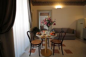 1940 Luxury Accommodations - Rubino Boutique Apartment